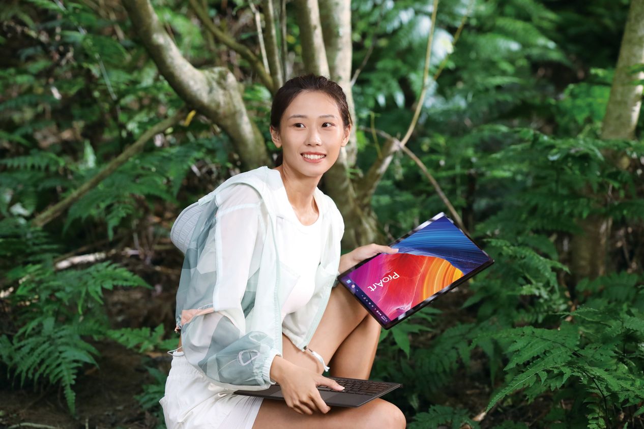 張博雅帶著僅850克的asus Pro Art P Z13上山下海,隨時記錄訓練過程。